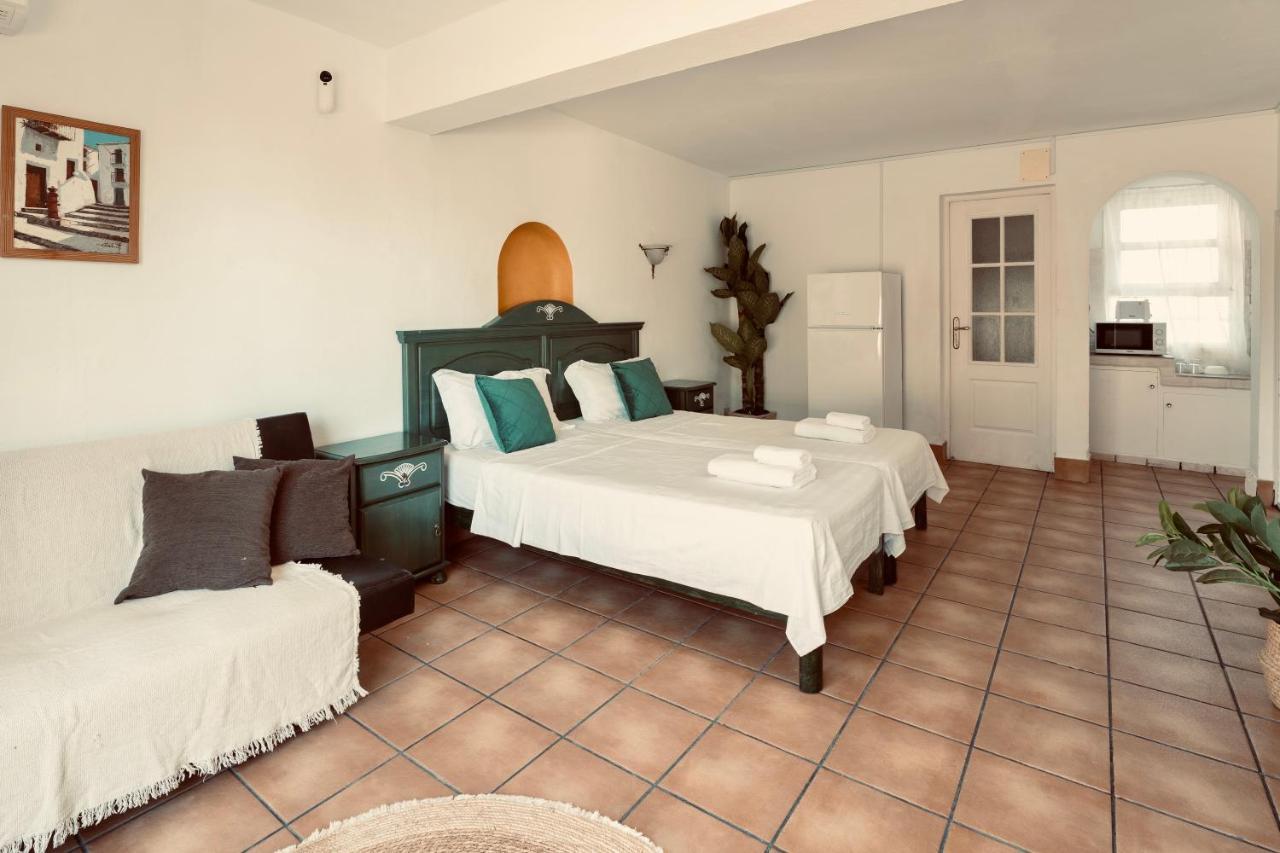 Ocean Suites San Antonio  Buitenkant foto